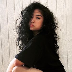 Meet your Posher, Ynah